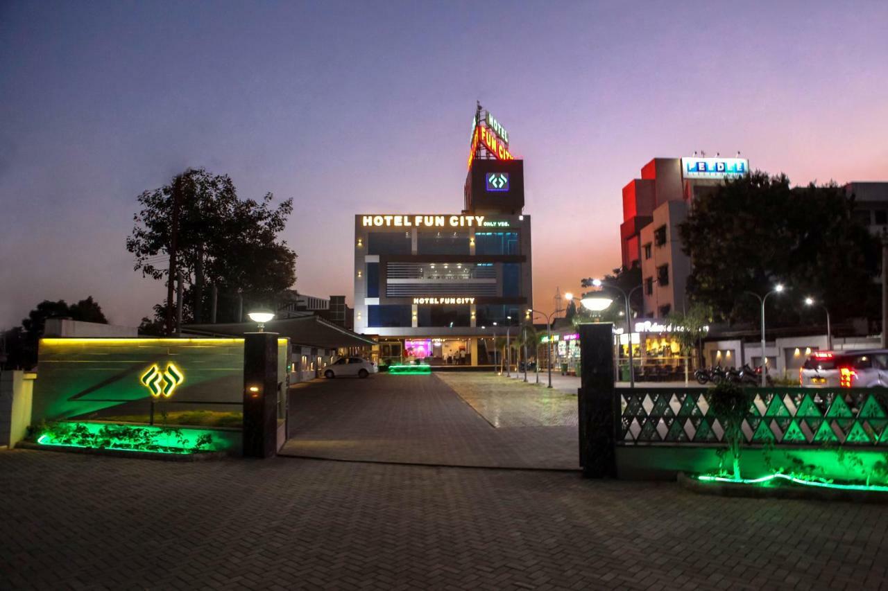 فندق فان سيتي  Navsari المظهر الخارجي الصورة